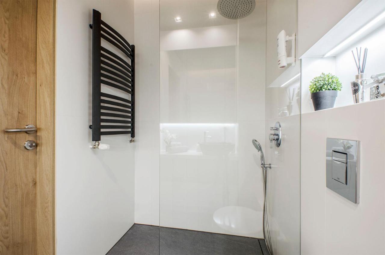Sky Home- Ilumino Apartment -Centrum, Parking, Klimatyzacja, Dostep Na Kod Lodź Bagian luar foto